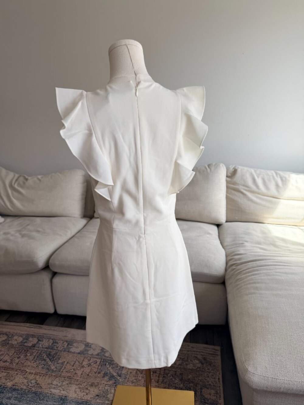 White Ruffle Sleeve Mini Dress Size 6 (Fits 4) Flutter Sleeve Keyhole - Picture 2 of 3
